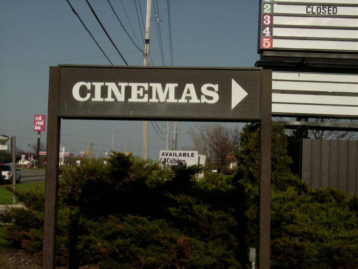 2002 photo Showcase Cinemas Grand Rapids, Cascade